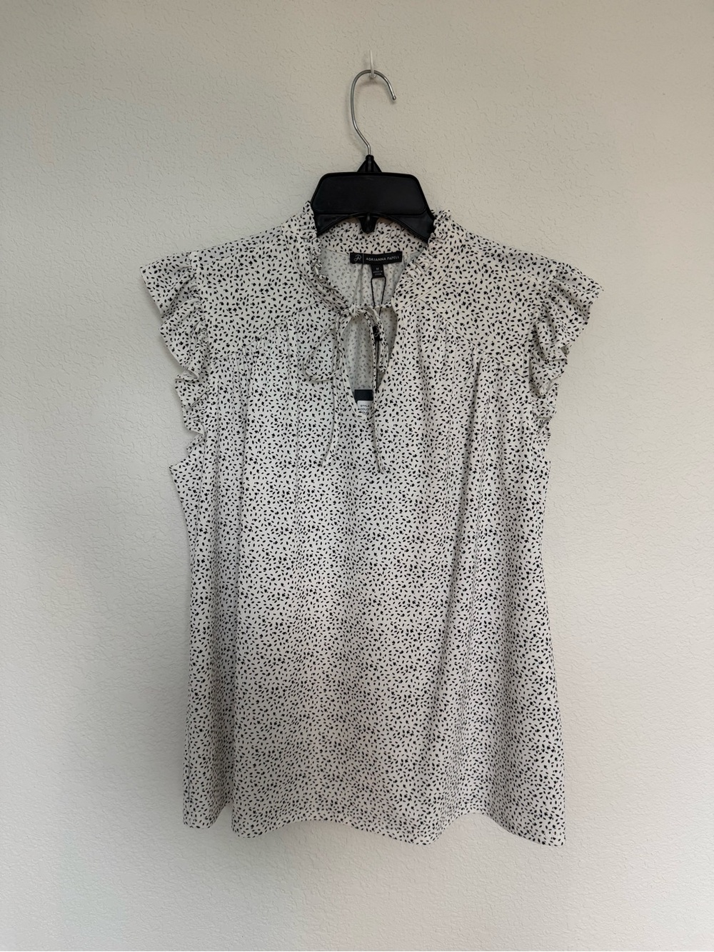 NWT Adrianna Papell Printed Knit Crepe Flutter Sleeve Blouse Black Ivory Size M